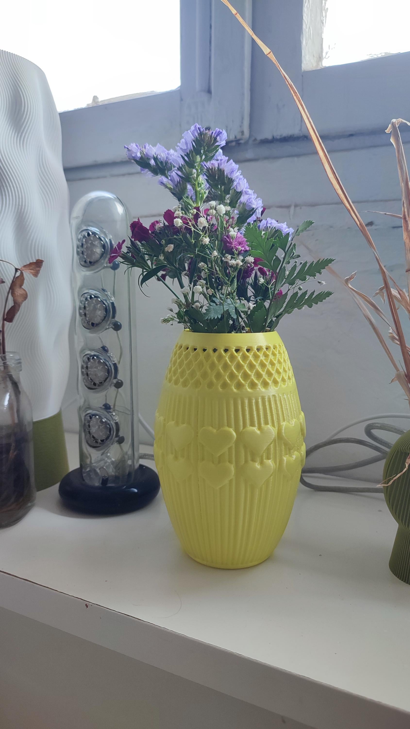 Elegant 3D Printed Valentine’s Heart Vase – Romantic Decor with Lattice Design