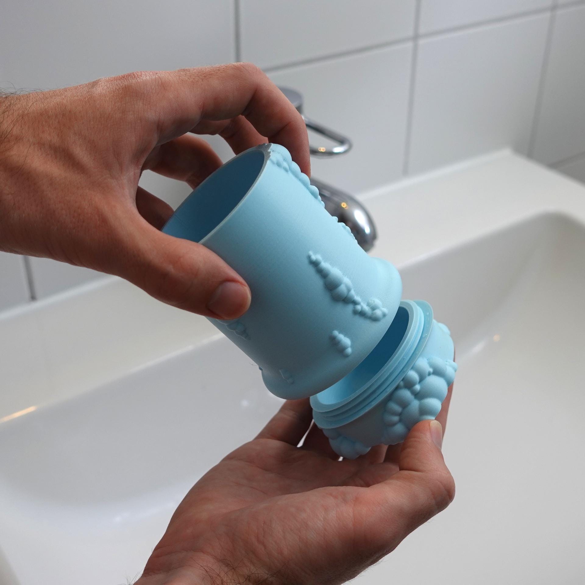 3D Printed Bubble Toothbrush Holder: Modern Bathroom Organizer