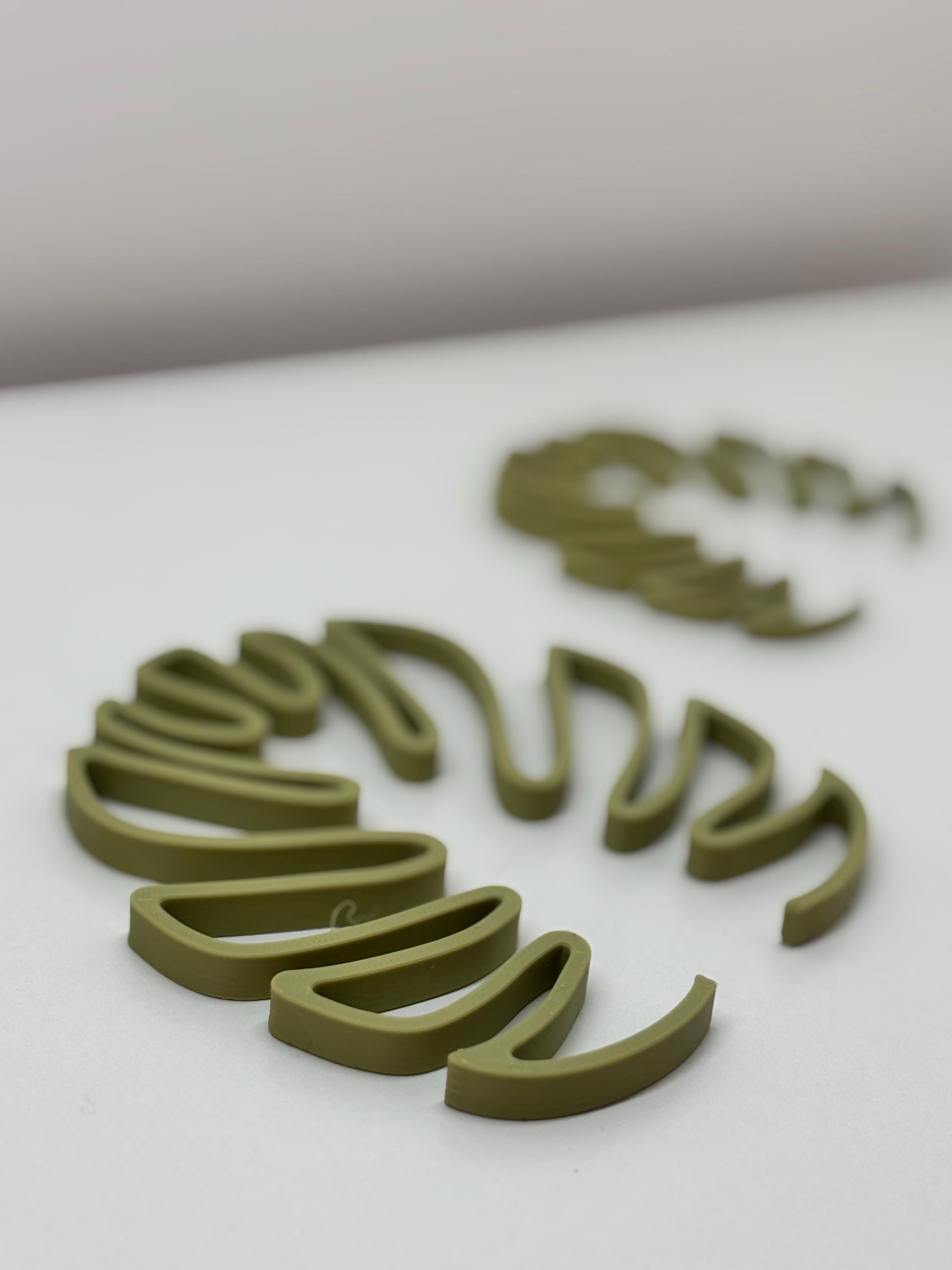 Monstera Leaf Plant Stem Holder: 3D Printed Houseplant Support - Set of 2