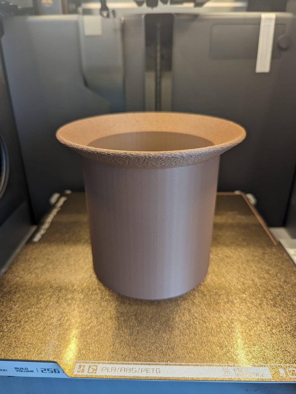 AquaFlora Self-Watering Planter – Modern 3D Printed Pot with Built-In Reservoir | Minimalist Indoor Plant Pot