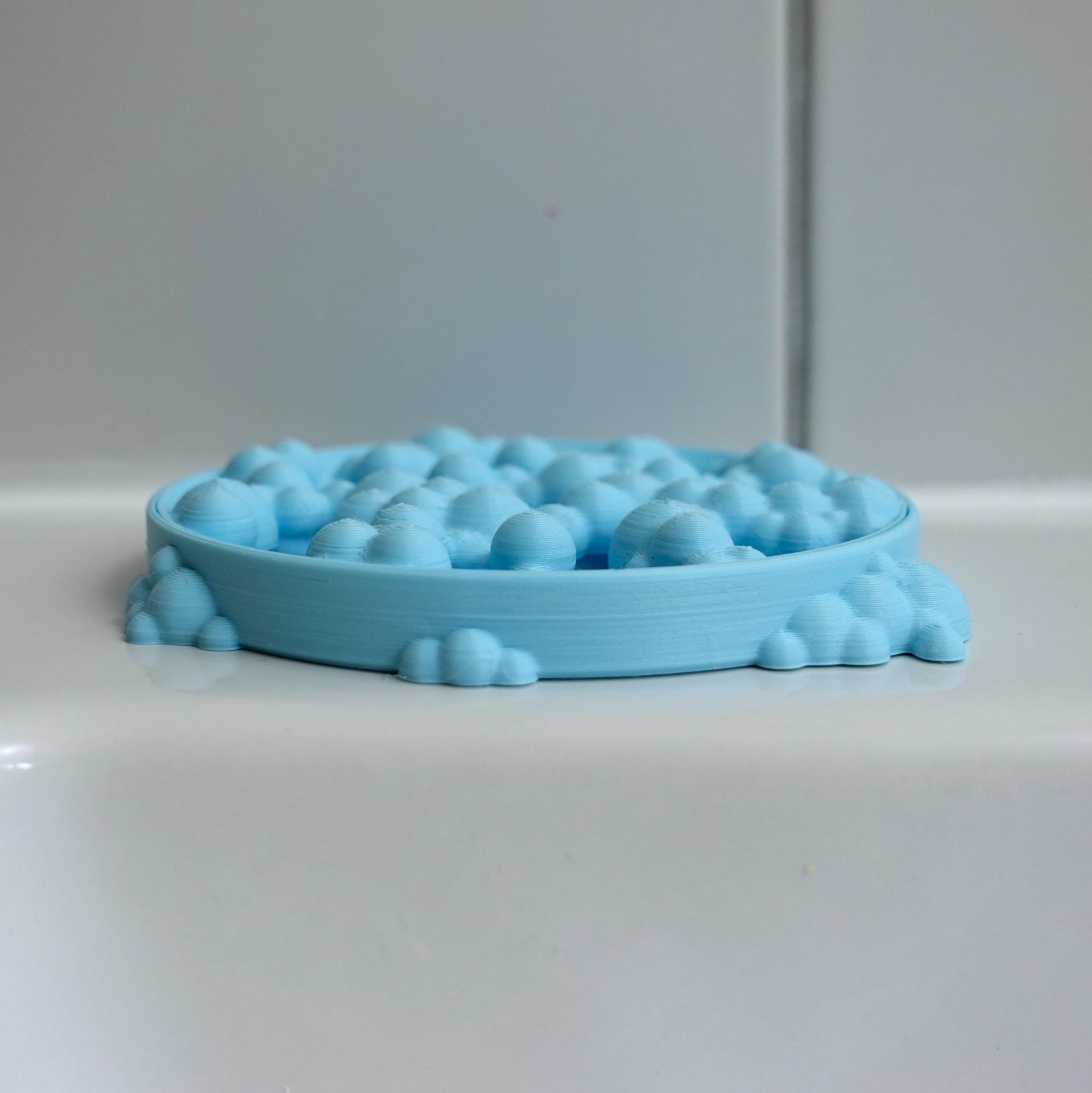 Bubble Soap Dish with Drainage: Modern Bathroom Accessory by Gazzaladra