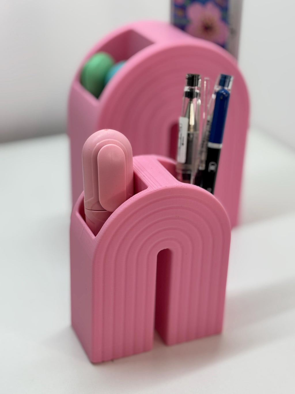 Rainbow Bookend with Hidden Storage – Colorful 3D Printed Shelf Organizer