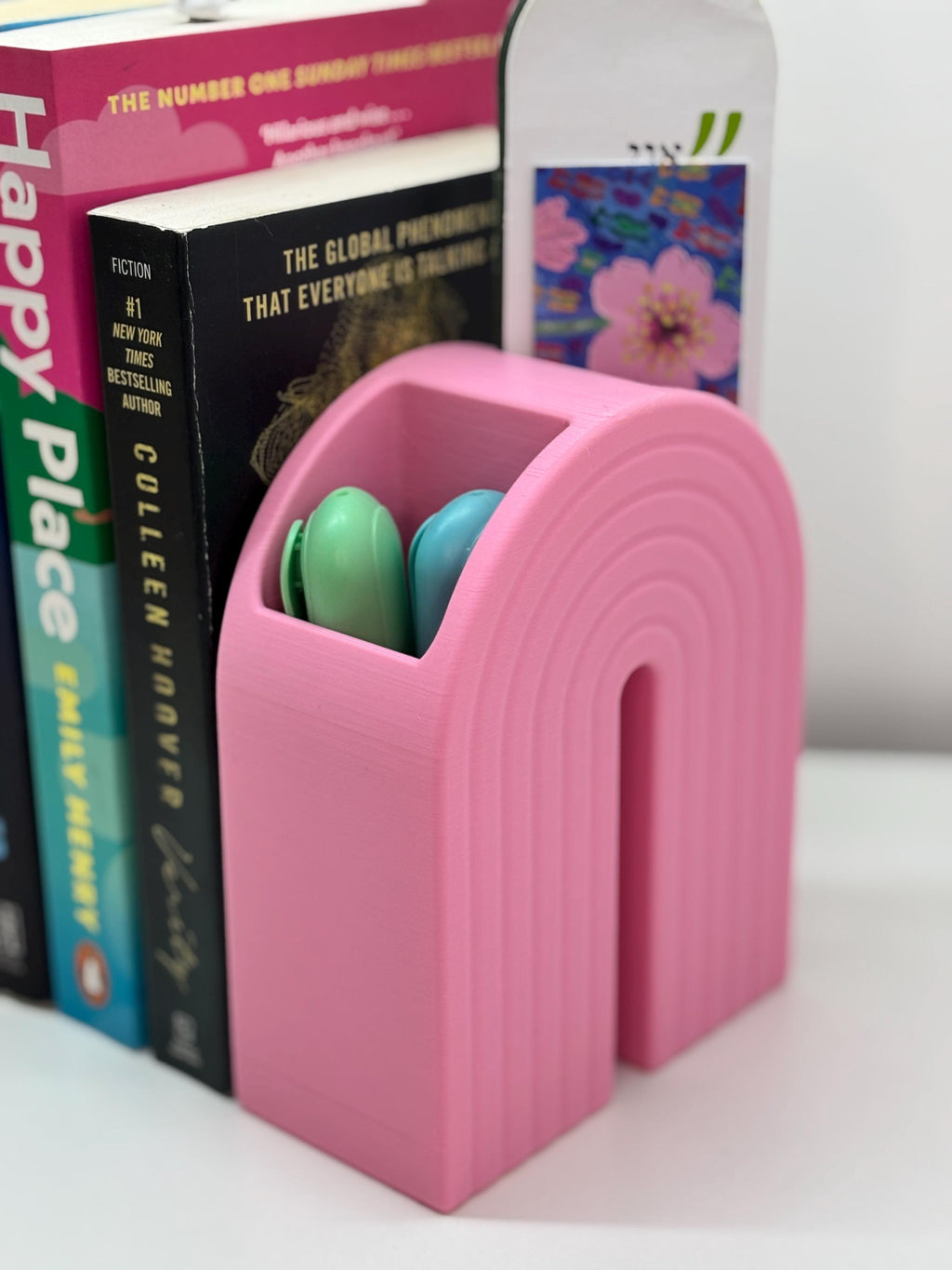 Rainbow Bookend with Hidden Storage – Colorful 3D Printed Shelf Organizer