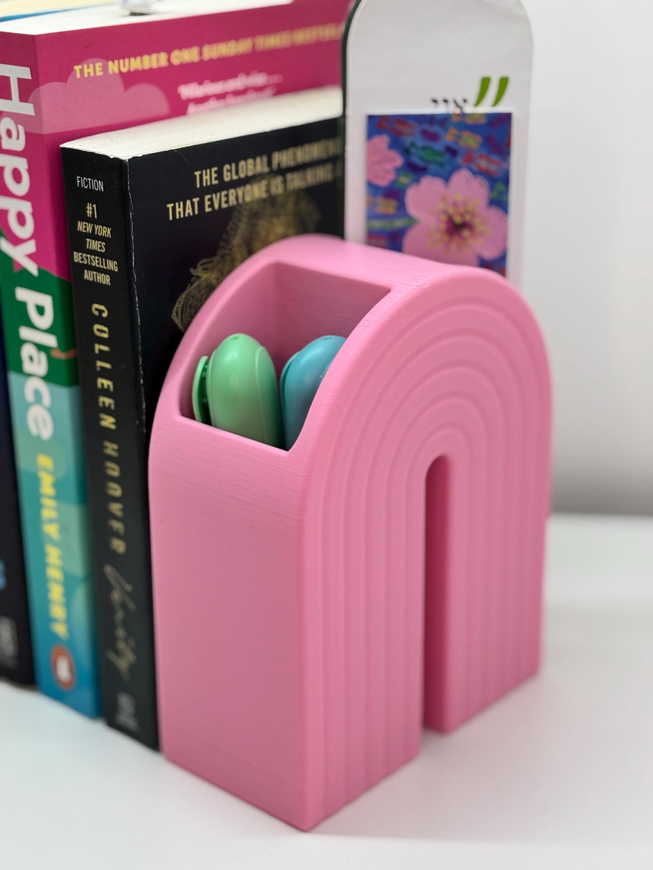 Rainbow Bookend with Hidden Storage – Colorful 3D Printed Shelf Organizer
