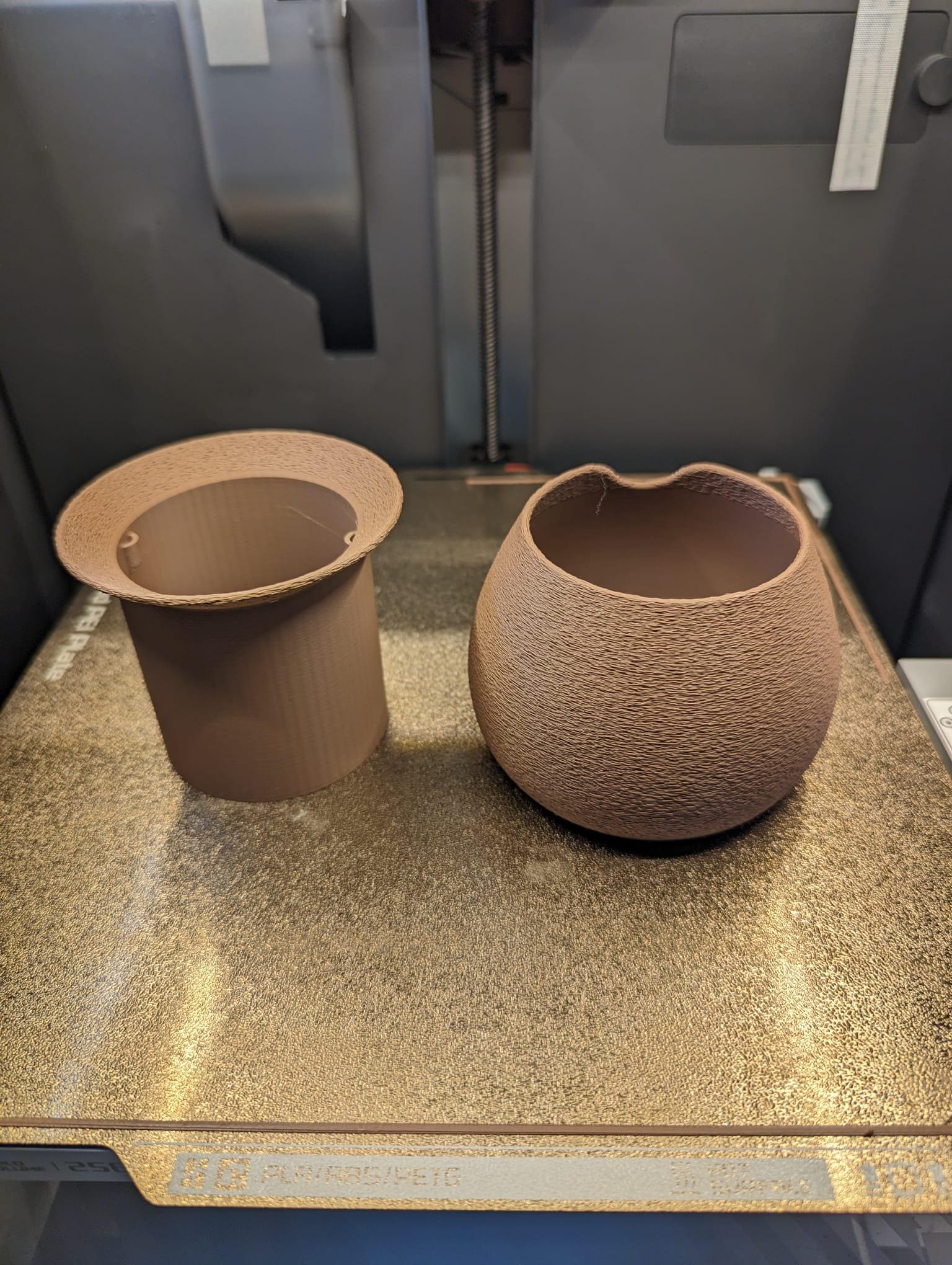 AquaFlora Self-Watering Planter – Modern 3D Printed Pot with Built-In Reservoir | Minimalist Indoor Plant Pot