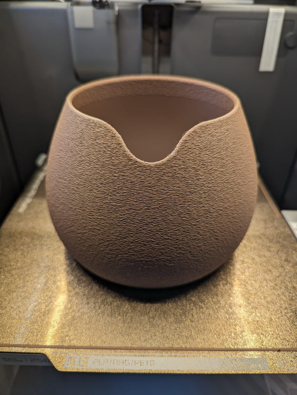 AquaFlora Self-Watering Planter – Modern 3D Printed Pot with Built-In Reservoir | Minimalist Indoor Plant Pot