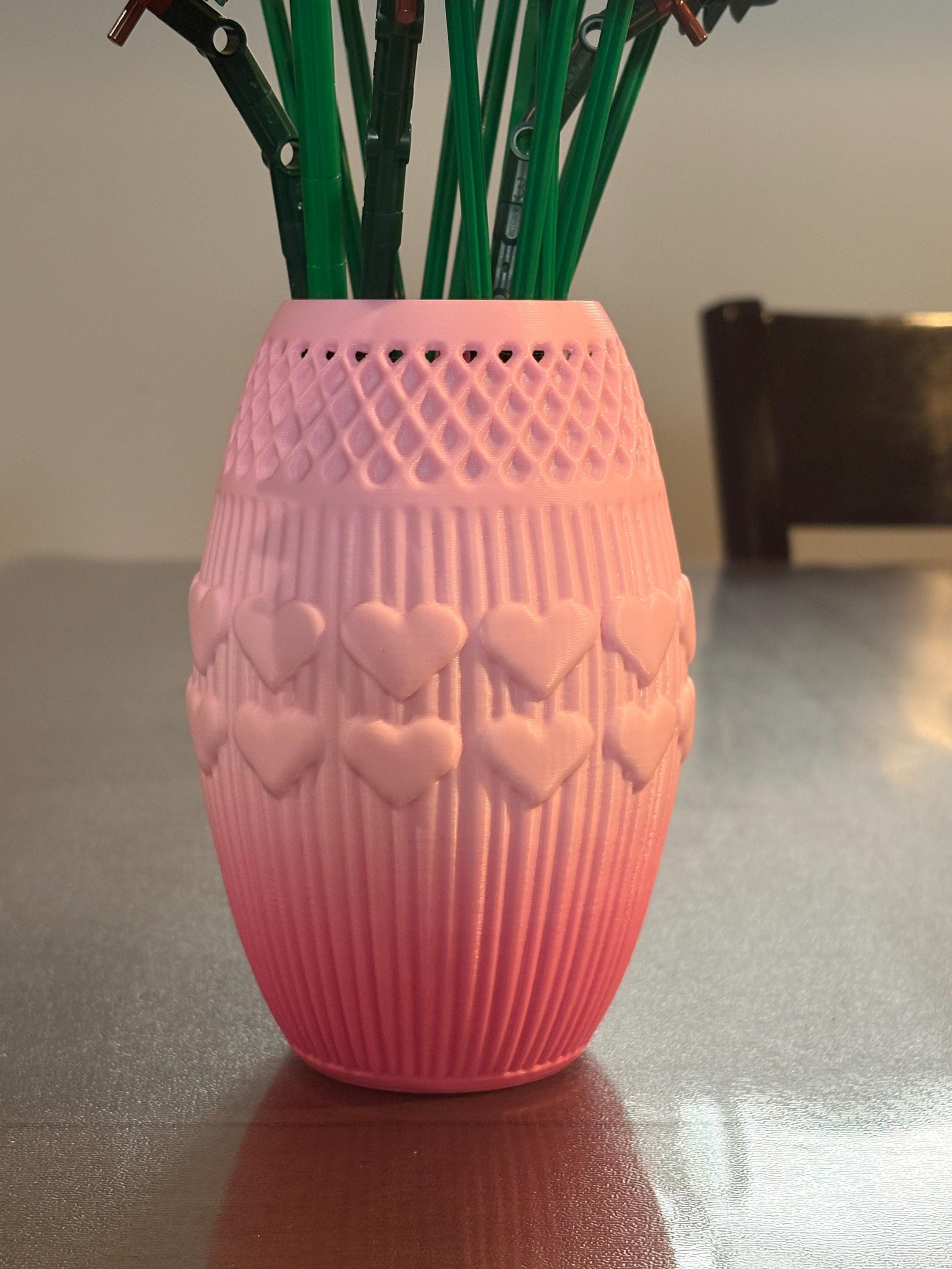 Elegant 3D Printed Valentine’s Heart Vase – Romantic Decor with Lattice Design